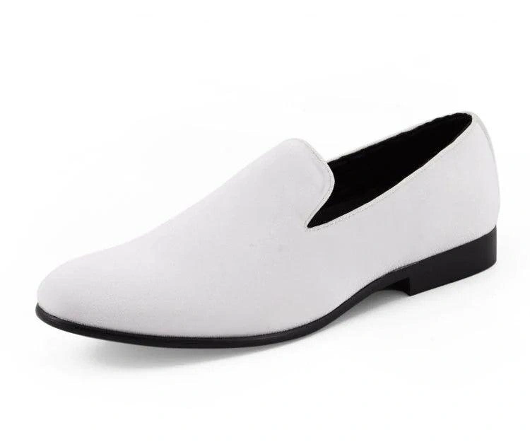 Weißes Wildleder Raucher-Slipper: Eleganz für deine Füße, ein Hauch von Luxus im Alltag.